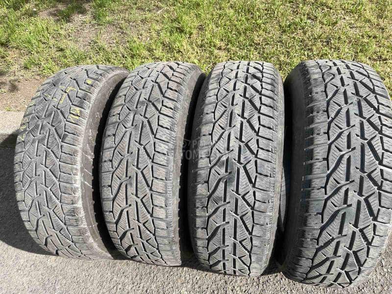 Tigar 215/65 R17 Zimska