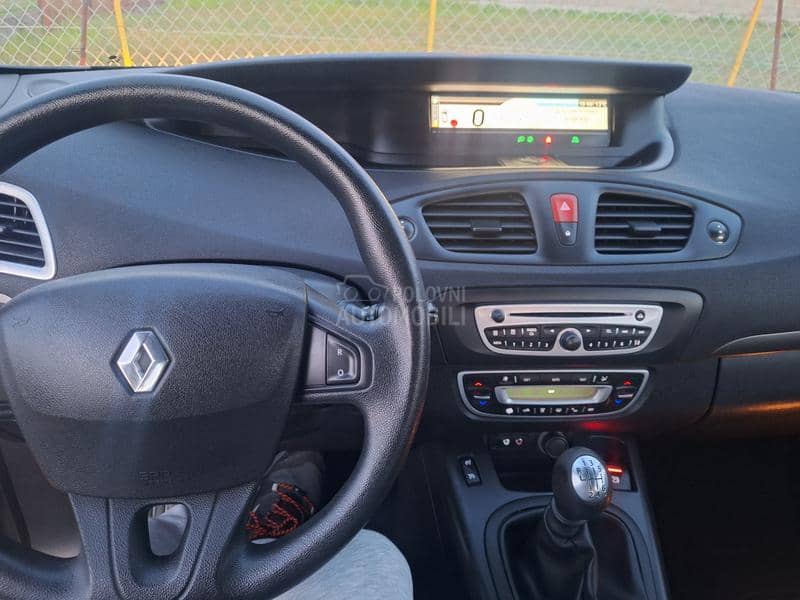 Renault Scenic TCE 130