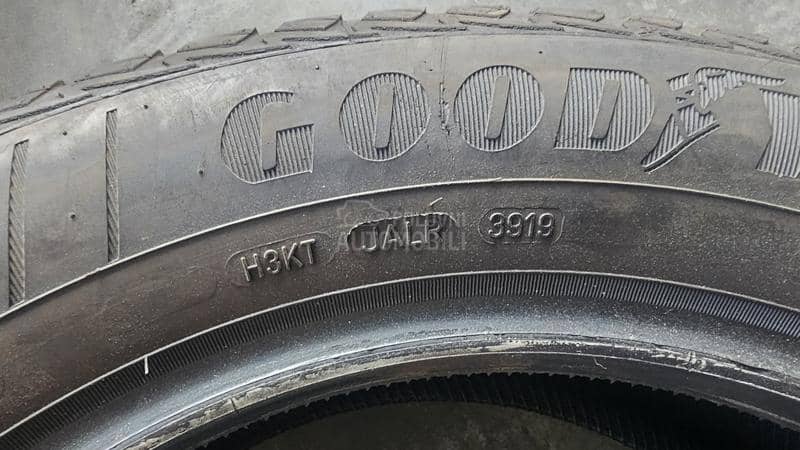 Goodyear 215/60 R17 Sve sezone
