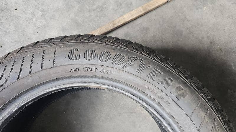 Goodyear 215/60 R17 Sve sezone