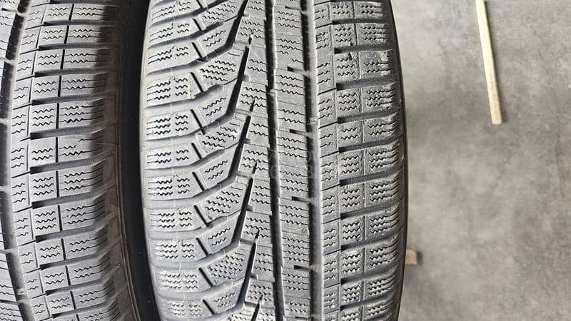 Hankook 225/55 R17 Zimska