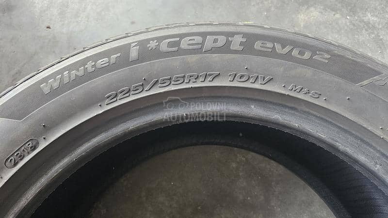 Hankook 225/55 R17 Zimska