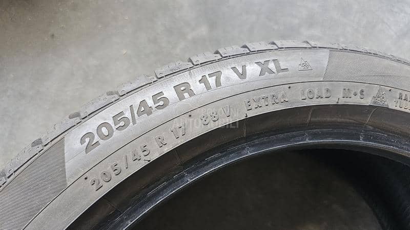Continental 205/45 R17 Zimska