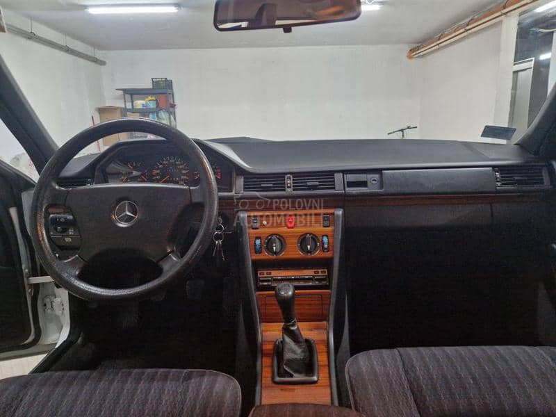 Mercedes Benz W124 200 E