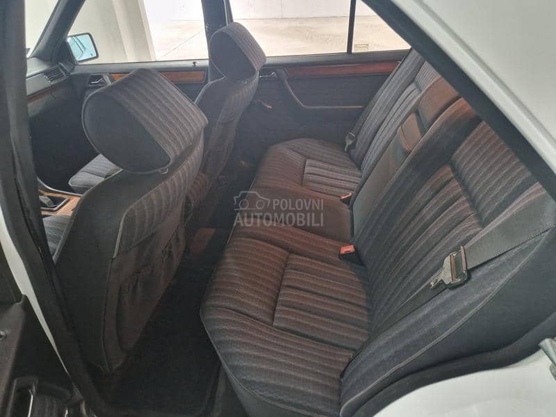 Mercedes Benz W124 200 E