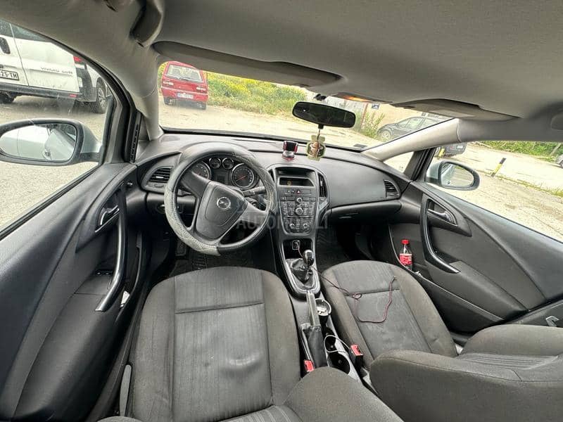 Opel Astra J 