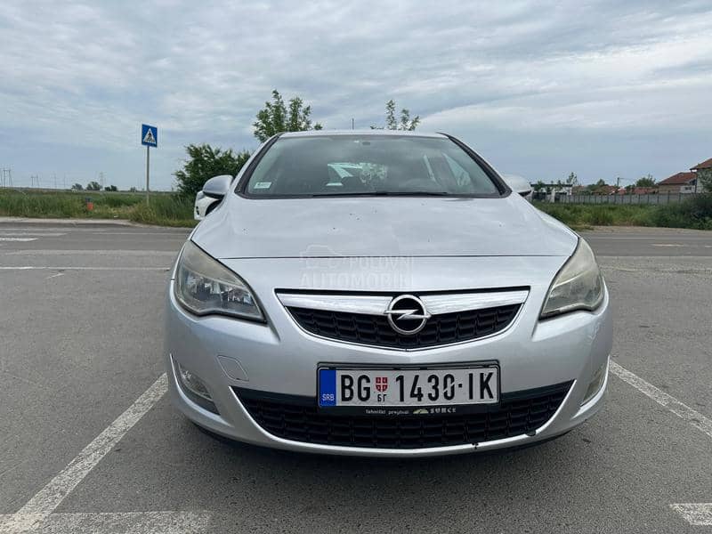 Opel Astra J 