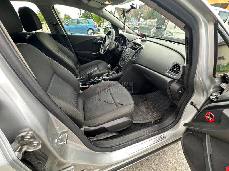 Opel Astra J 