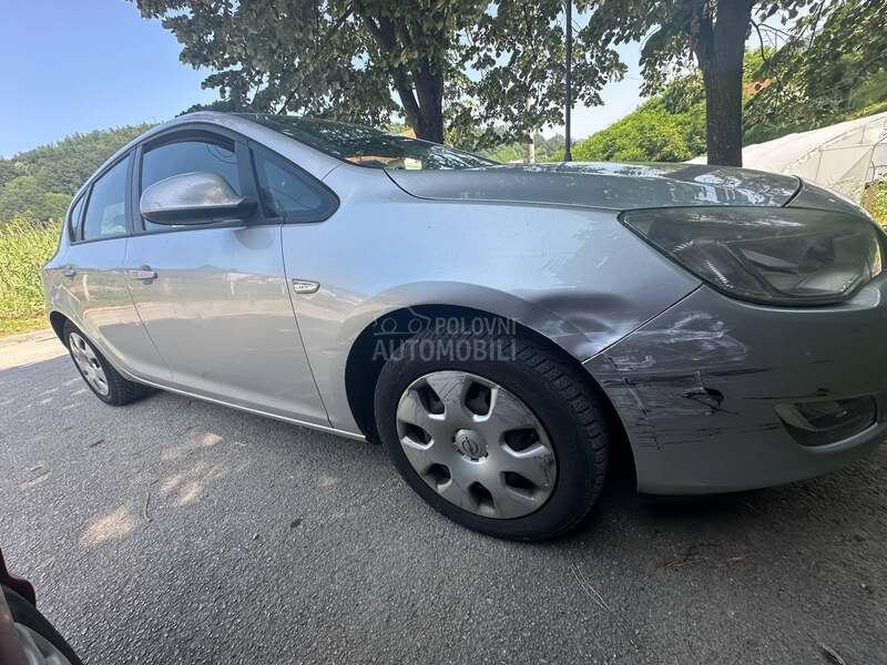 Opel Astra J 