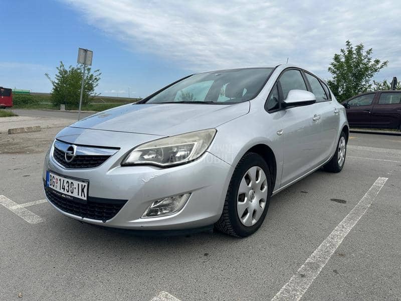 Opel Astra J 