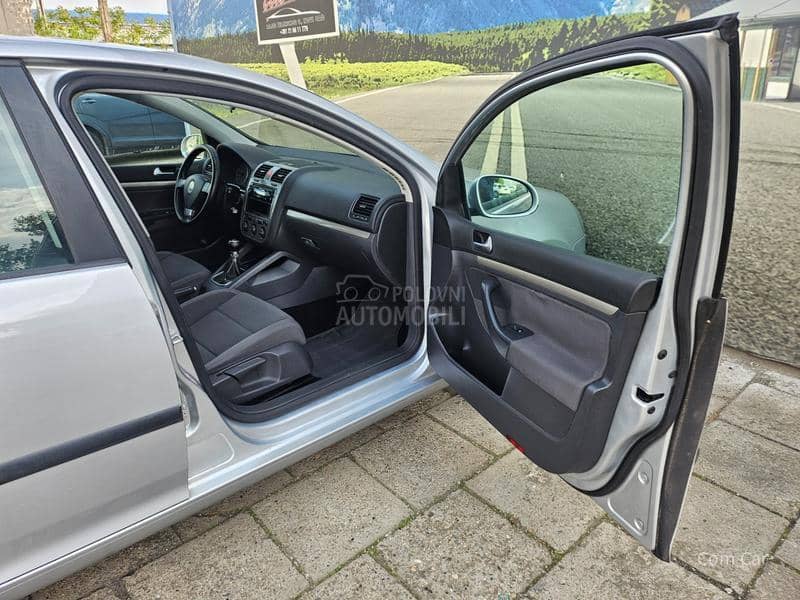 Volkswagen Golf 5 1.6 8V   75 K W