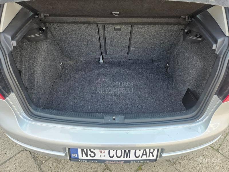Volkswagen Golf 5 1.6 8V   75 K W