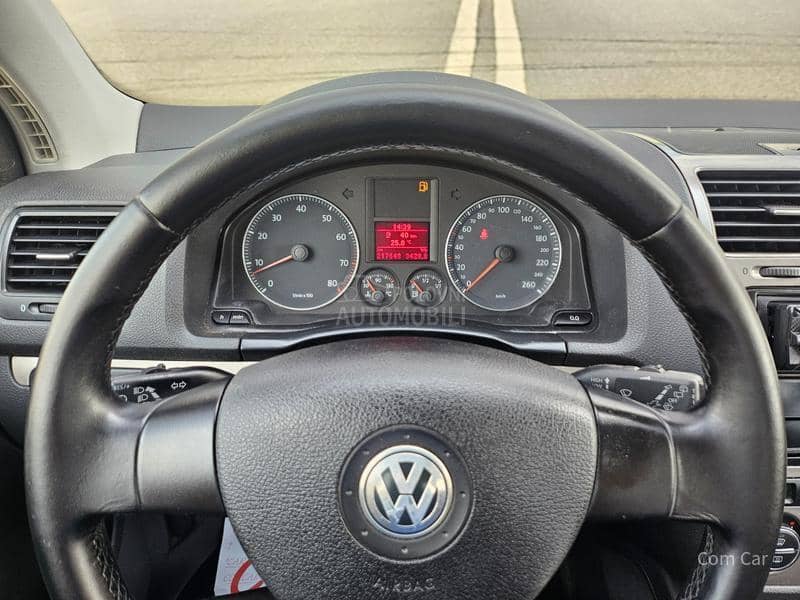 Volkswagen Golf 5 1.6 8V   75 K W