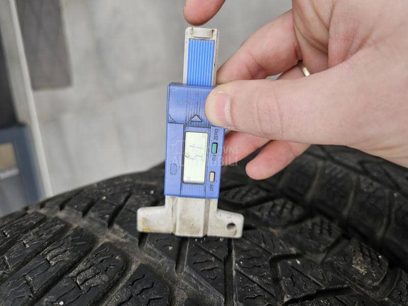 Pirelli 215/60 R16 Zimska