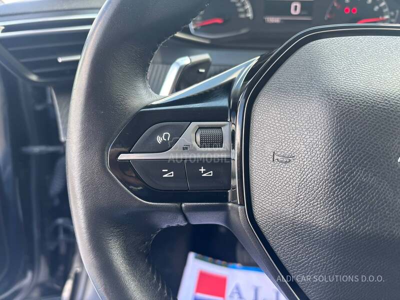 Peugeot 208 1.2 Puretech / Autom
