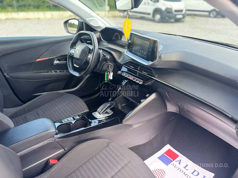Peugeot 208 1.2 Puretech / Autom