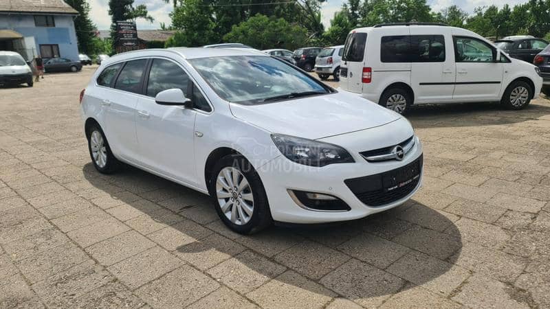 Opel Astra J 1.6d LED/NAV I