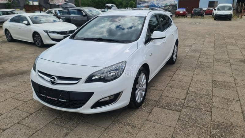 Opel Astra J 1.6d LED/NAV I