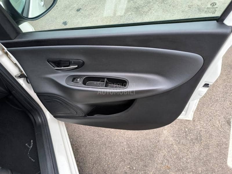 Lancia Ypsilon 1.2 B / TNG