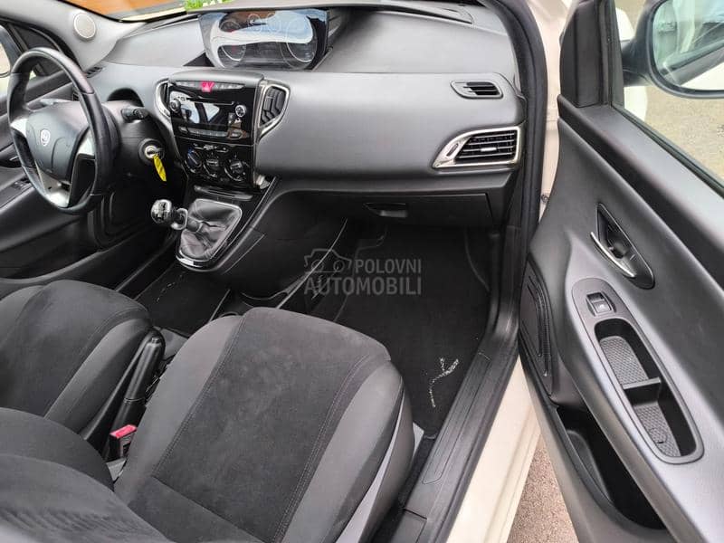 Lancia Ypsilon 1.2 B / TNG