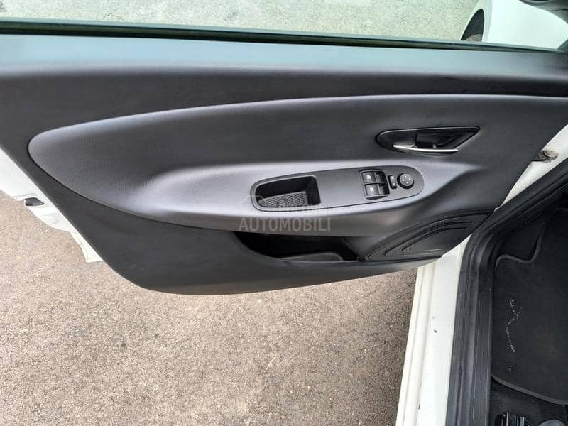 Lancia Ypsilon 1.2 B / TNG