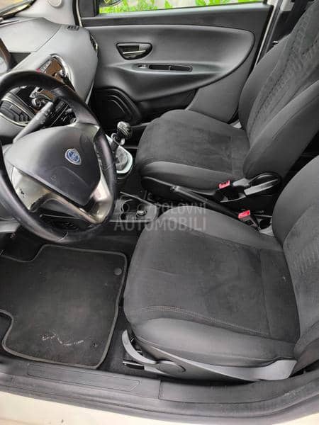 Lancia Ypsilon 1.2 B / TNG