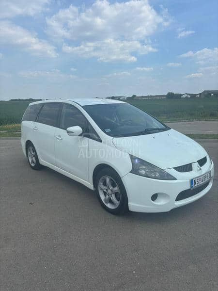 Mitsubishi Grandis mini van