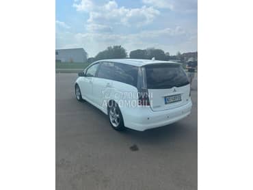 Mitsubishi Grandis mini van