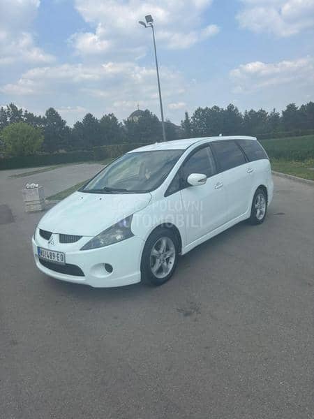 Mitsubishi Grandis mini van