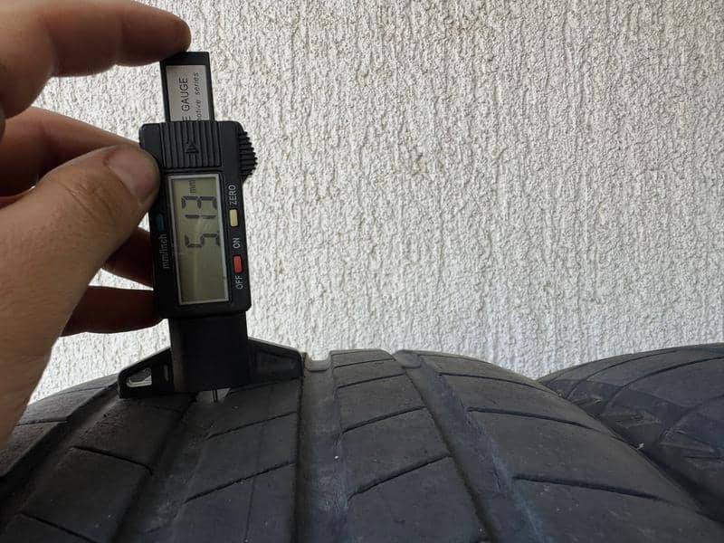 Bridgestone 235/45 R21 Letnja