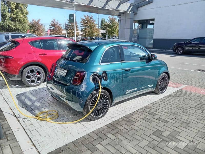 Fiat 500e La Prima