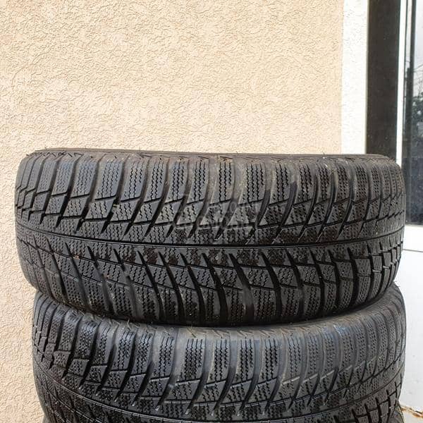 Bridgestone 215/60 R16 Zimska