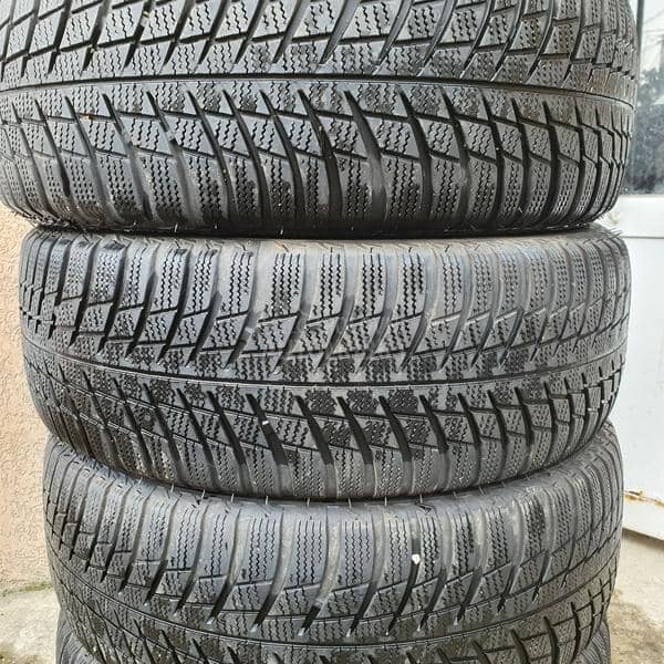Bridgestone 215/60 R16 Zimska