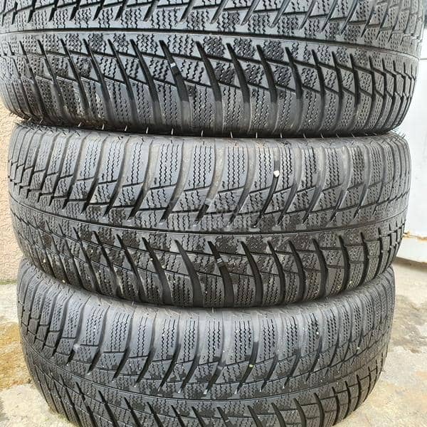 Bridgestone 215/60 R16 Zimska