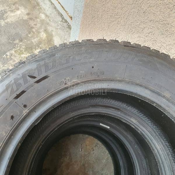 Bridgestone 215/60 R16 Zimska