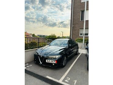 Alfa Romeo Giulia Servisi