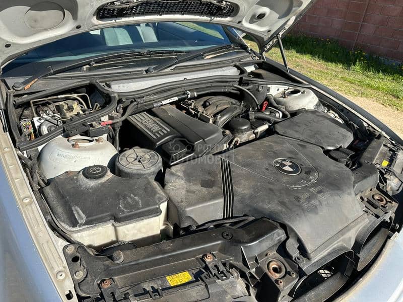 BMW 318 Cabrio 2003. god. -  kompletan auto u delovima