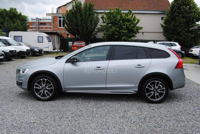 Volvo V60 Cross Country 2,4 AWD SUMMUM