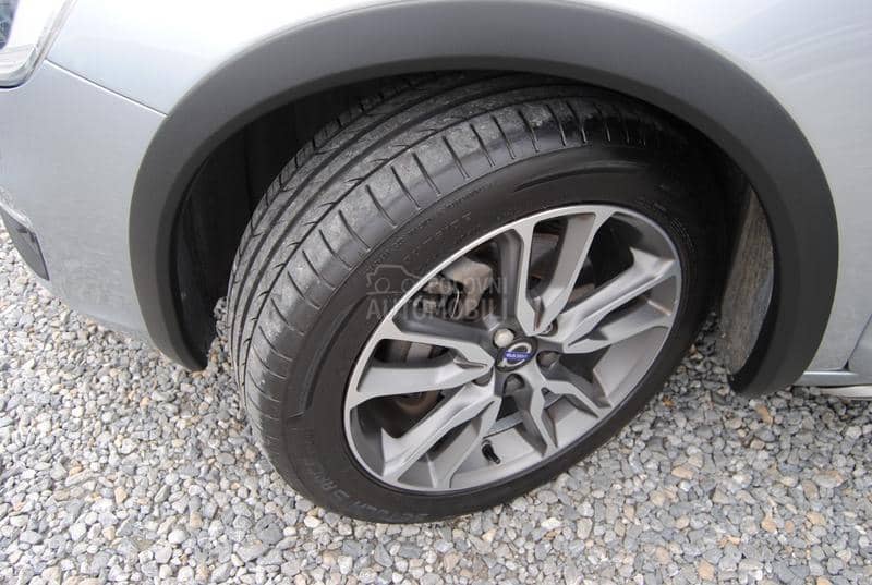 Volvo V60 Cross Country 2,4 AWD SUMMUM