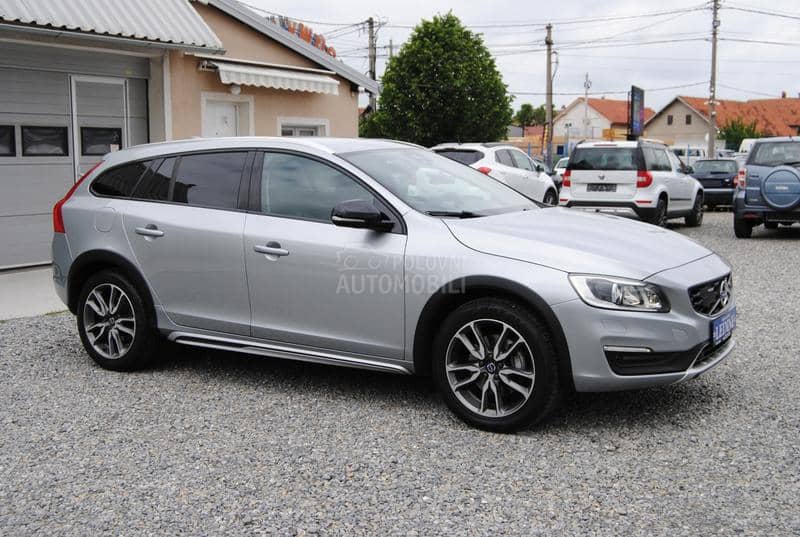 Volvo V60 Cross Country 2,4 AWD SUMMUM