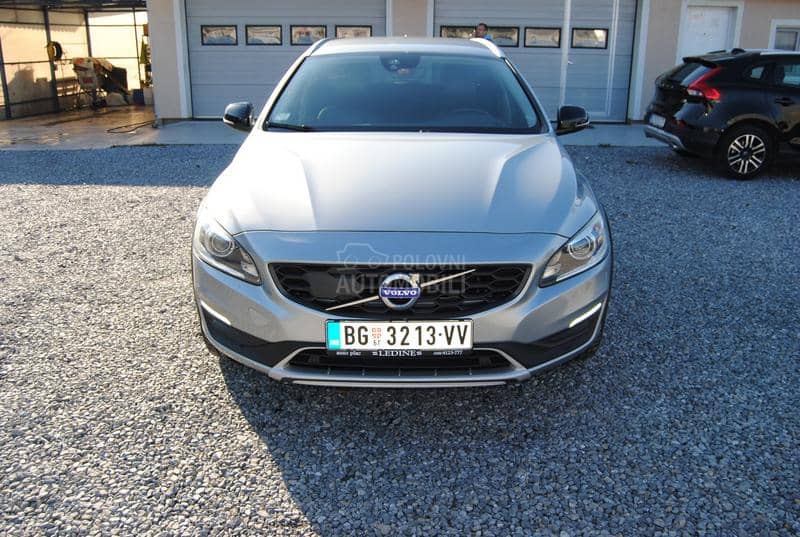 Volvo V60 Cross Country 2,4 AWD SUMMUM