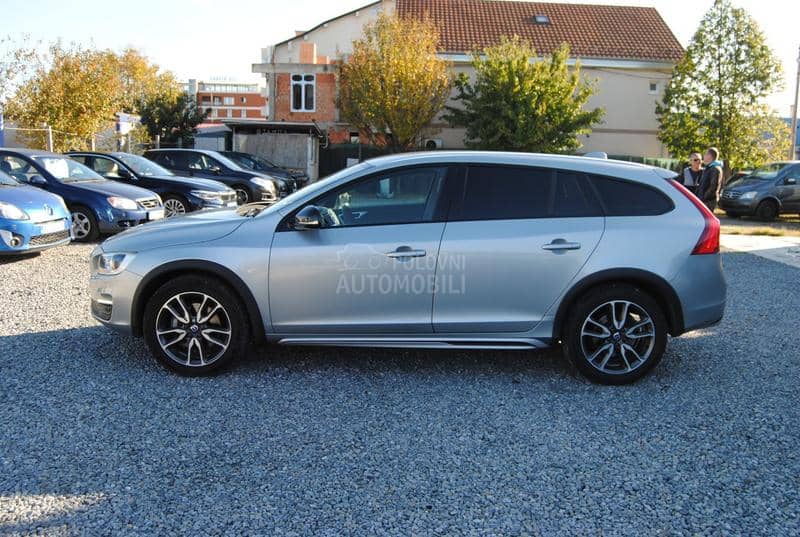 Volvo V60 Cross Country 2,4 AWD SUMMUM