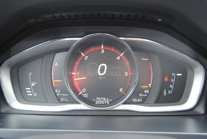 Volvo V60 Cross Country 2,4 AWD SUMMUM