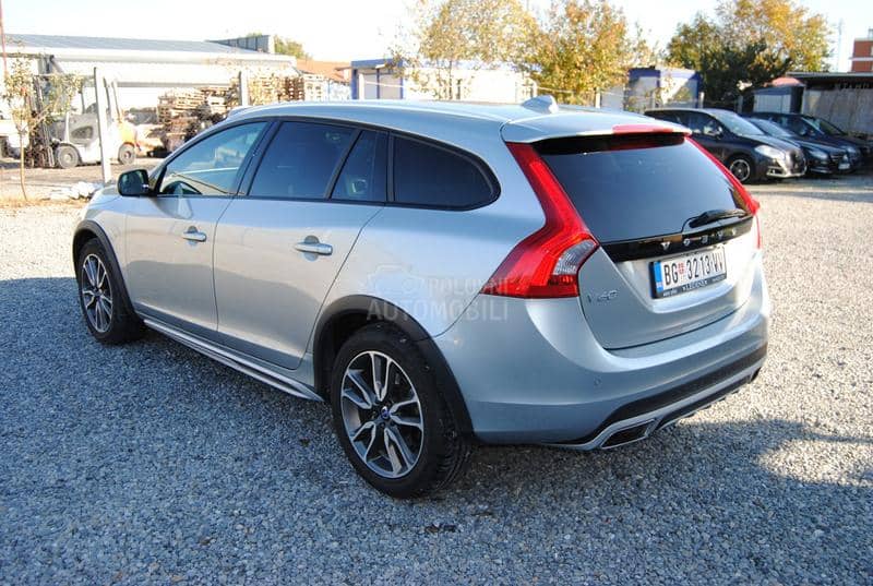 Volvo V60 Cross Country 2,4 AWD SUMMUM
