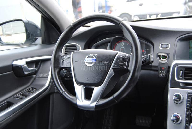Volvo V60 Cross Country 2,4 AWD SUMMUM