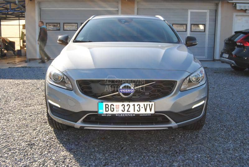 Volvo V60 Cross Country 2,4 AWD SUMMUM