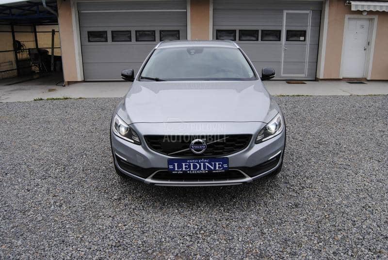Volvo V60 Cross Country 2,4 AWD SUMMUM