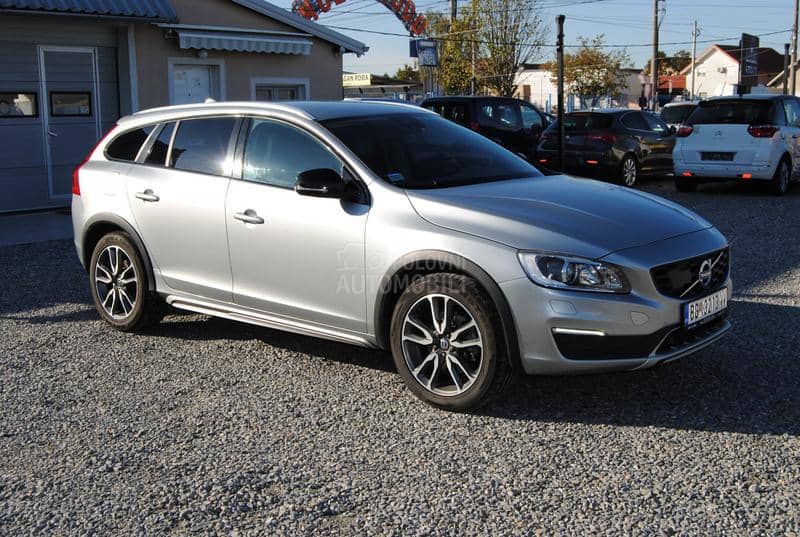 Volvo V60 Cross Country 2,4 AWD SUMMUM