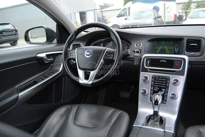Volvo V60 Cross Country 2,4 AWD SUMMUM