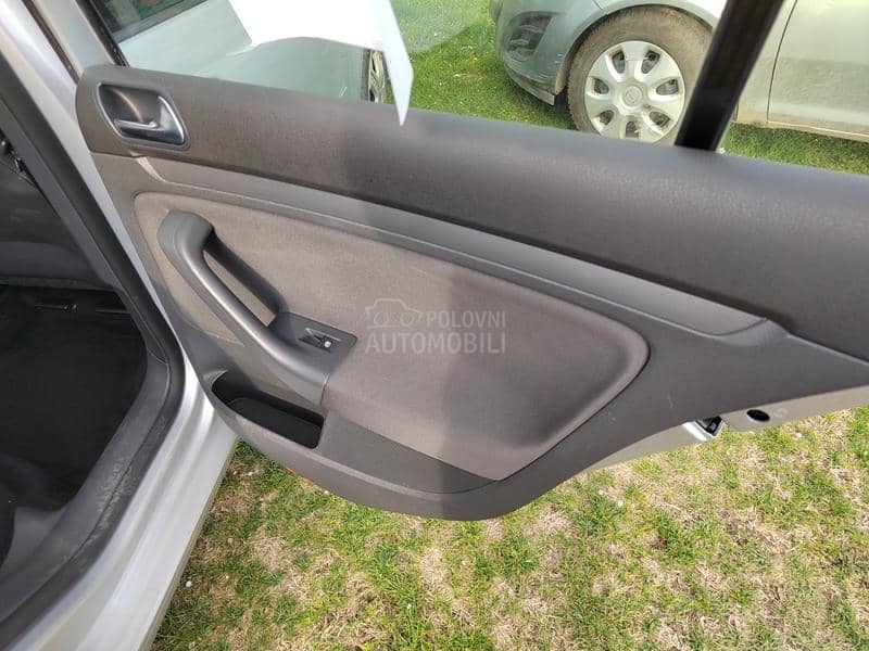 Volkswagen Golf 5 1.6 MPI
